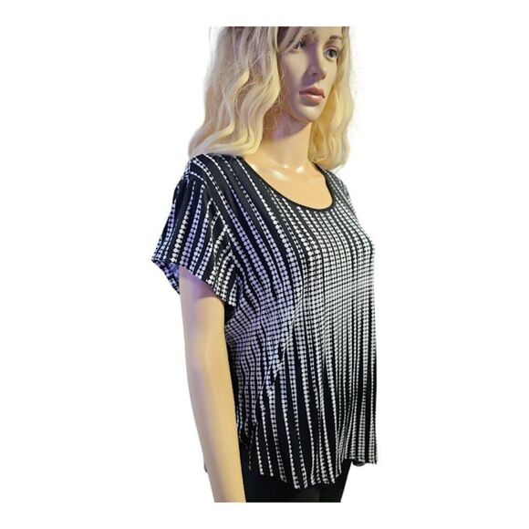 Nygard polka dot blouse open behind - Picture 4 of 8